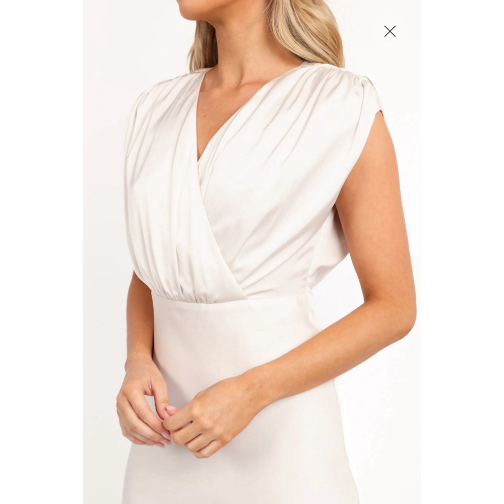Petal and Pup Amarlee Maxi Dress Satin Size Small NWOT White - Picture 3 of 13
